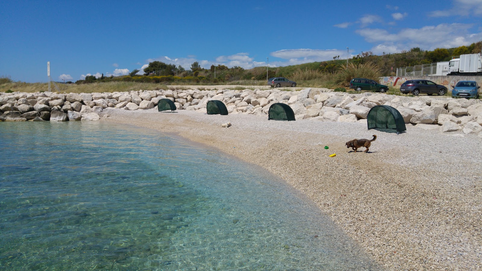 Foto von Plaza za pse Duilovo mit türkisfarbenes wasser Oberfläche