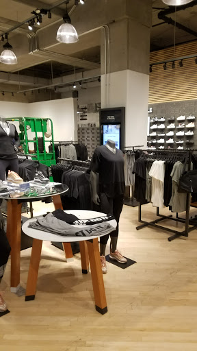 Sporting Goods Store «Nike Seattle», reviews and photos, 1500 6th Ave, Seattle, WA 98101, USA