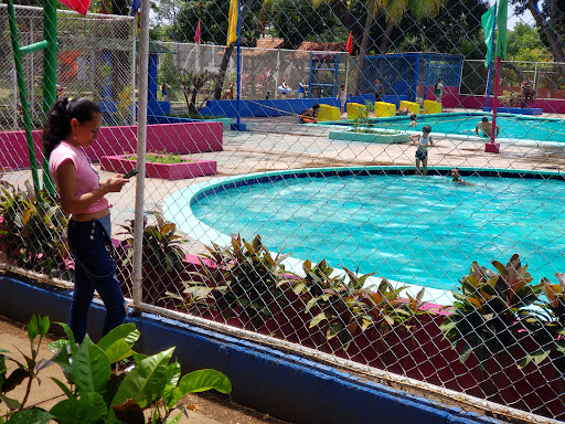 Public outdoor pools Managua