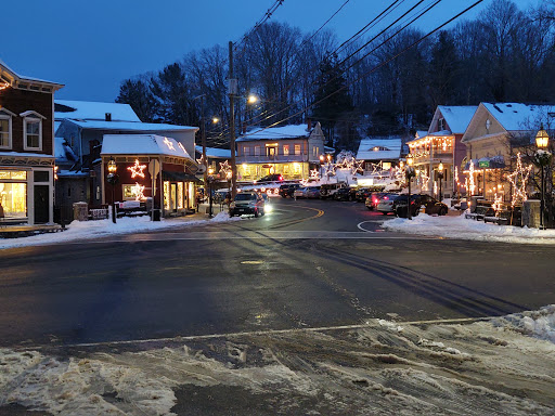 Liquor Store «Chester Package Store», reviews and photos, 1 N Main St, Chester, CT 06412, USA
