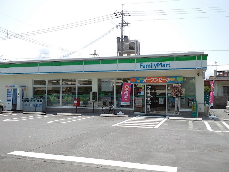 ファミリーマート 名護宮里店