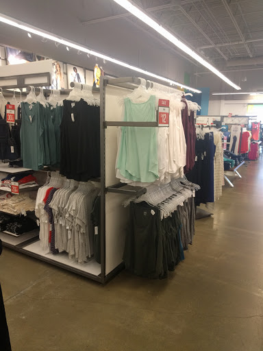 Clothing Store «Old Navy», reviews and photos, 3260 Fairlane Dr, Allen Park, MI 48101, USA