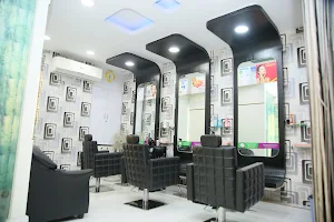 Glow Trends - Unisex Hair & Style Salon - Beauty Parlour, Hair Salon & Bridal Makeup in Boduppal image