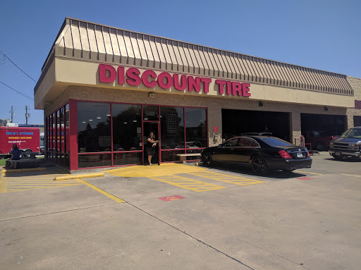 Tire Shop «Discount Tire Store», reviews and photos, 8219 Research Blvd, Austin, TX 78758, USA