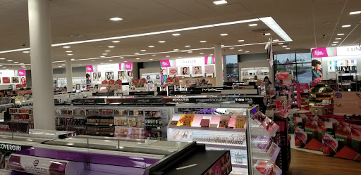 Hair Salon «Ulta Beauty», reviews and photos, 1500 N Tomahawk Island Dr, Portland, OR 97217, USA