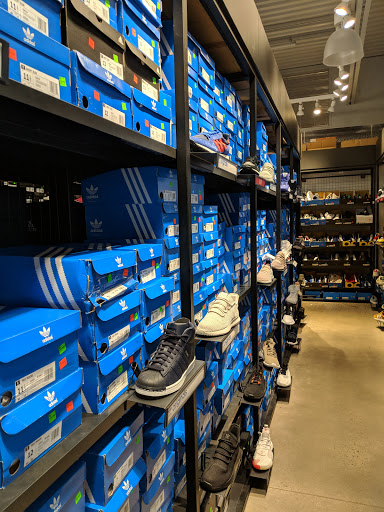 Sportswear Store «Columbia Sportswear Outlet at The Outlet Shoppes at Gettysburg», reviews and photos, 1863 Gettysburg Village Dr, Gettysburg, PA 17325, USA