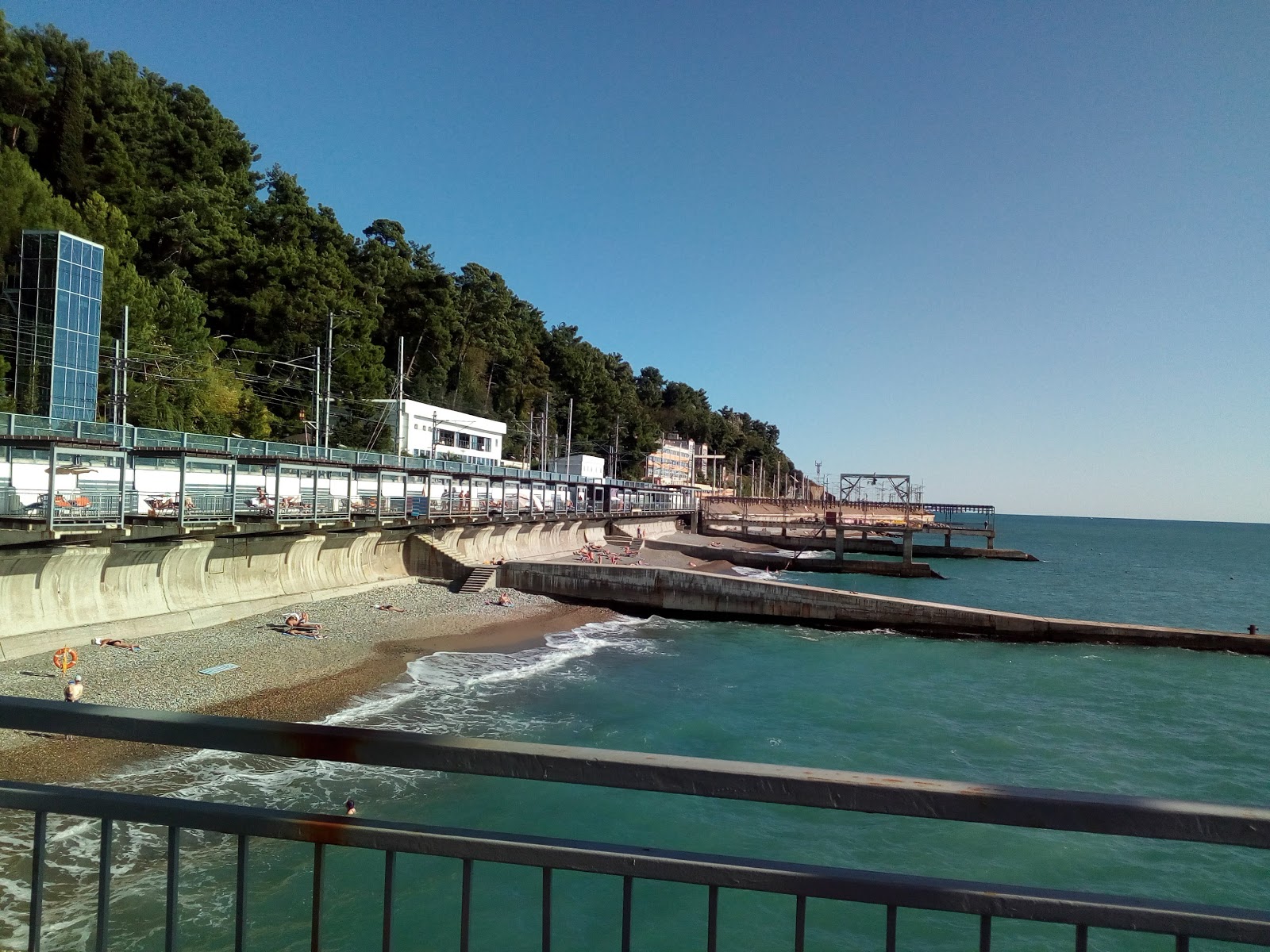 Φωτογραφία του Hosta beach II με καθαρό μπλε νερό επιφάνεια