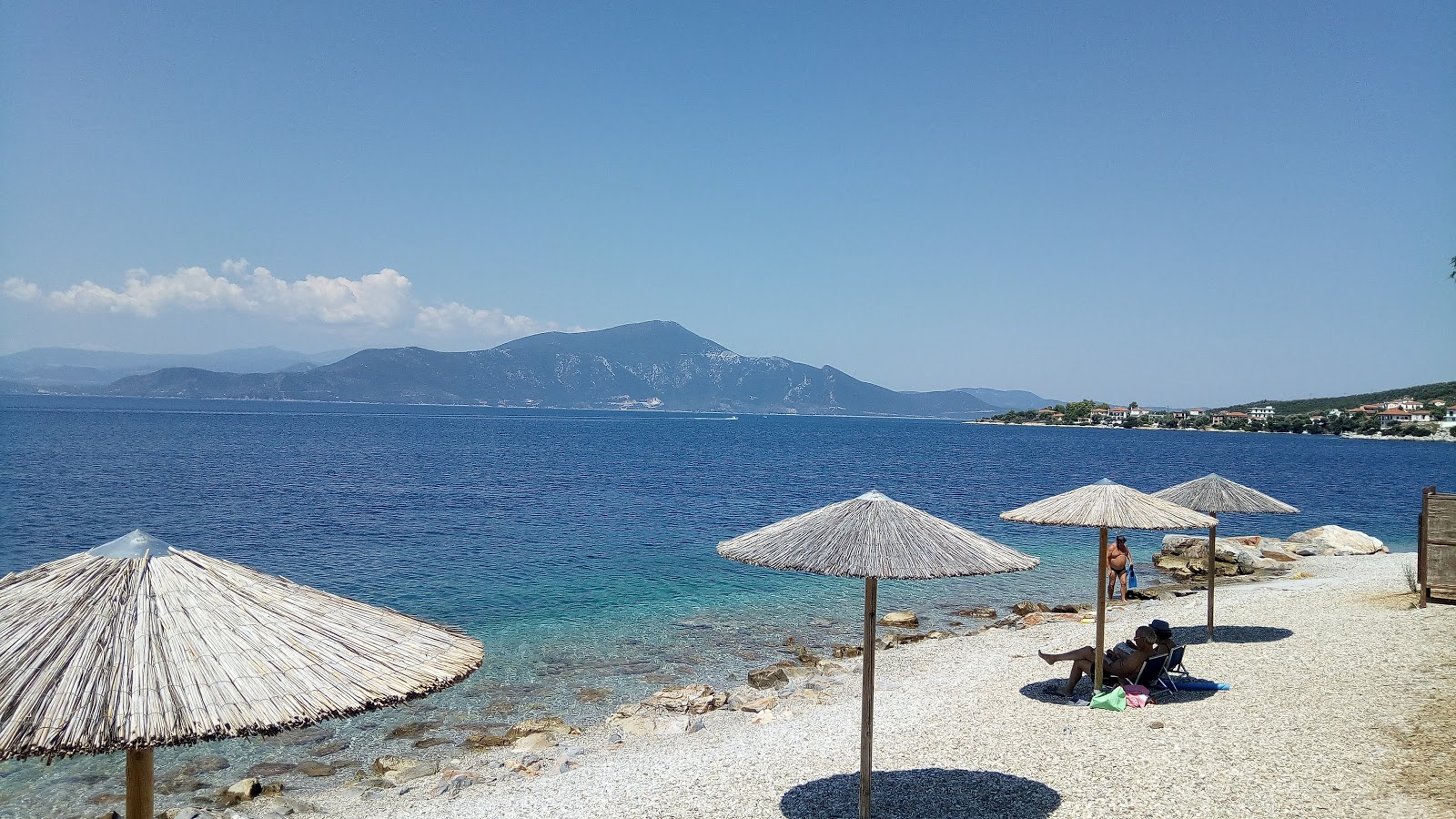 Foto af Agios Kiriaki beach faciliteter område