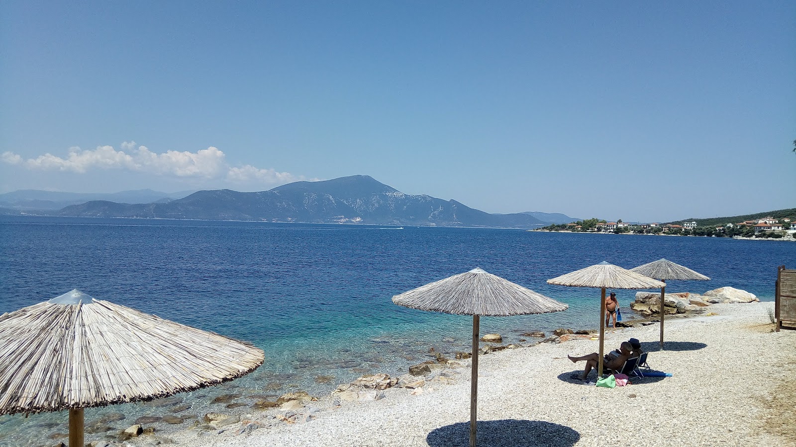Photo de Agios Kiriaki beach situé dans une zone naturelle