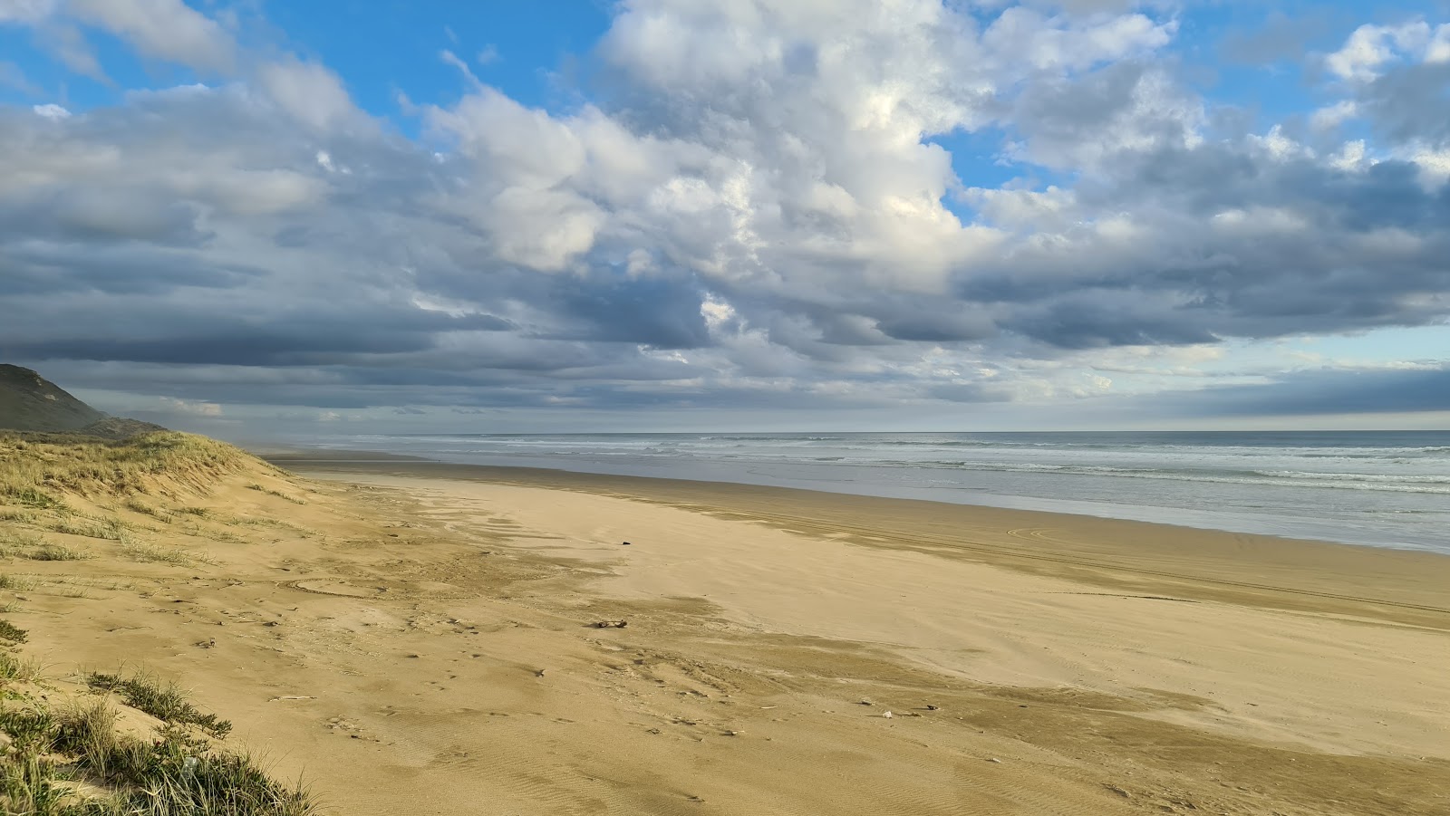 Fotografija Glinks Gully Beach z svetel fin pesek površino