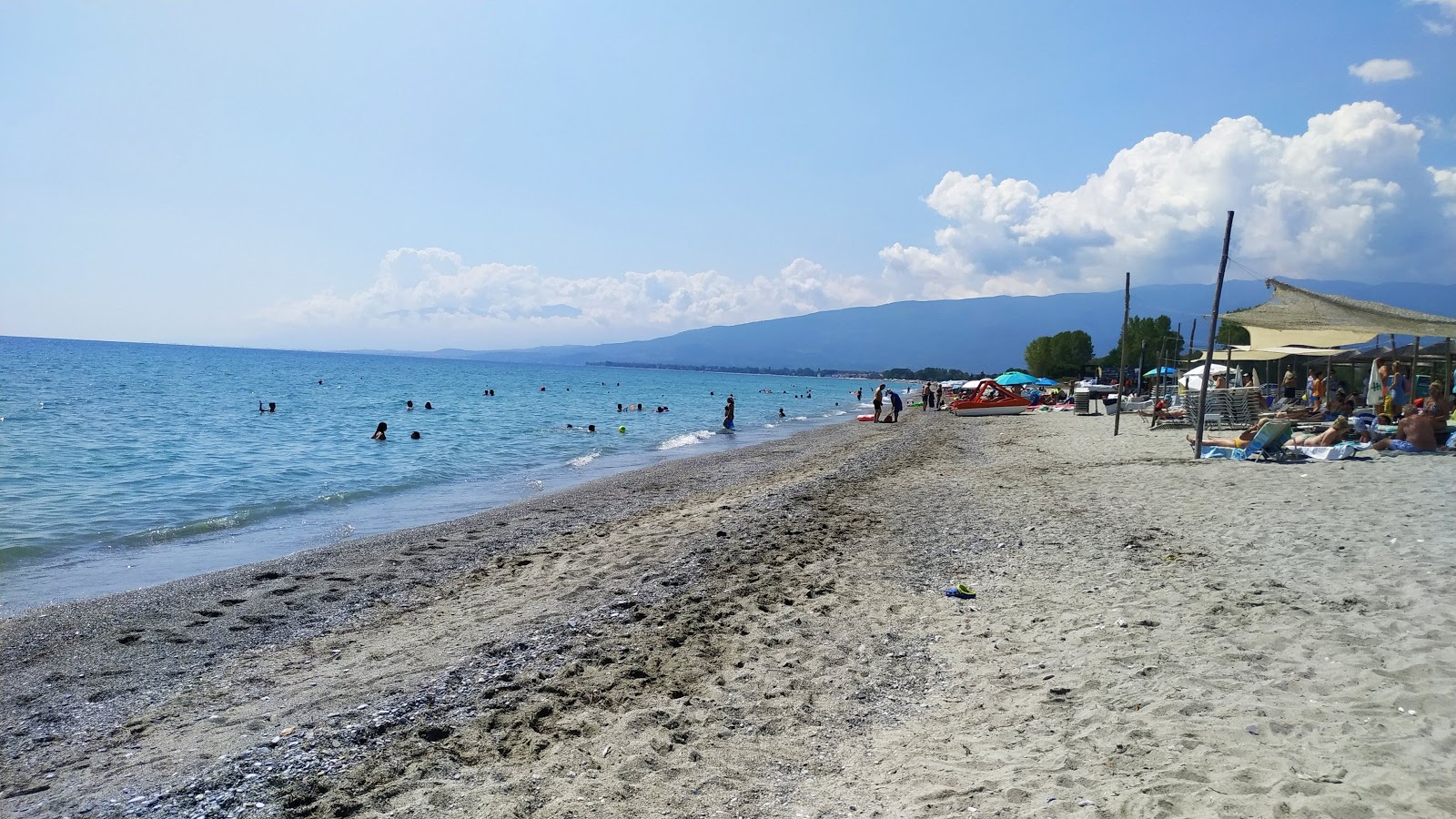 Fotografie cu Mylos beach - locul popular printre cunoscătorii de relaxare