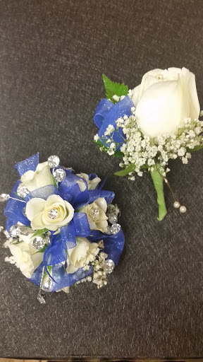 Florist «Flower Basket», reviews and photos, 302 N Lake St, Aurora, IL 60506, USA