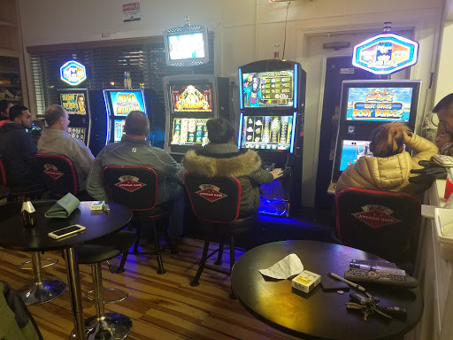 Liquor Store «Town Liquor», reviews and photos, 1127 W Algonquin Rd, Algonquin, IL 60102, USA