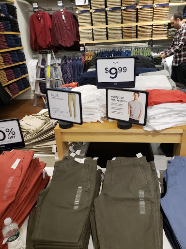 Clothing Store «Gap Outlet», reviews and photos, 1 Outlet Blvd, Wrentham, MA 02093, USA