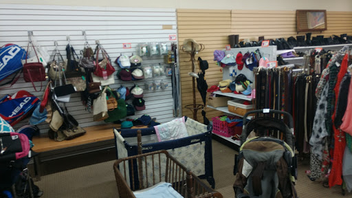 Thrift Store «Society of St. Vincent de Paul - Thunderbird Thrift Store», reviews and photos, 3547 W Thunderbird Rd, Phoenix, AZ 85053, USA