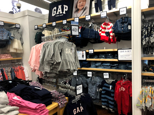 Clothing Store «Gap», reviews and photos, 18511 Outlet Blvd, Chesterfield, MO 63005, USA