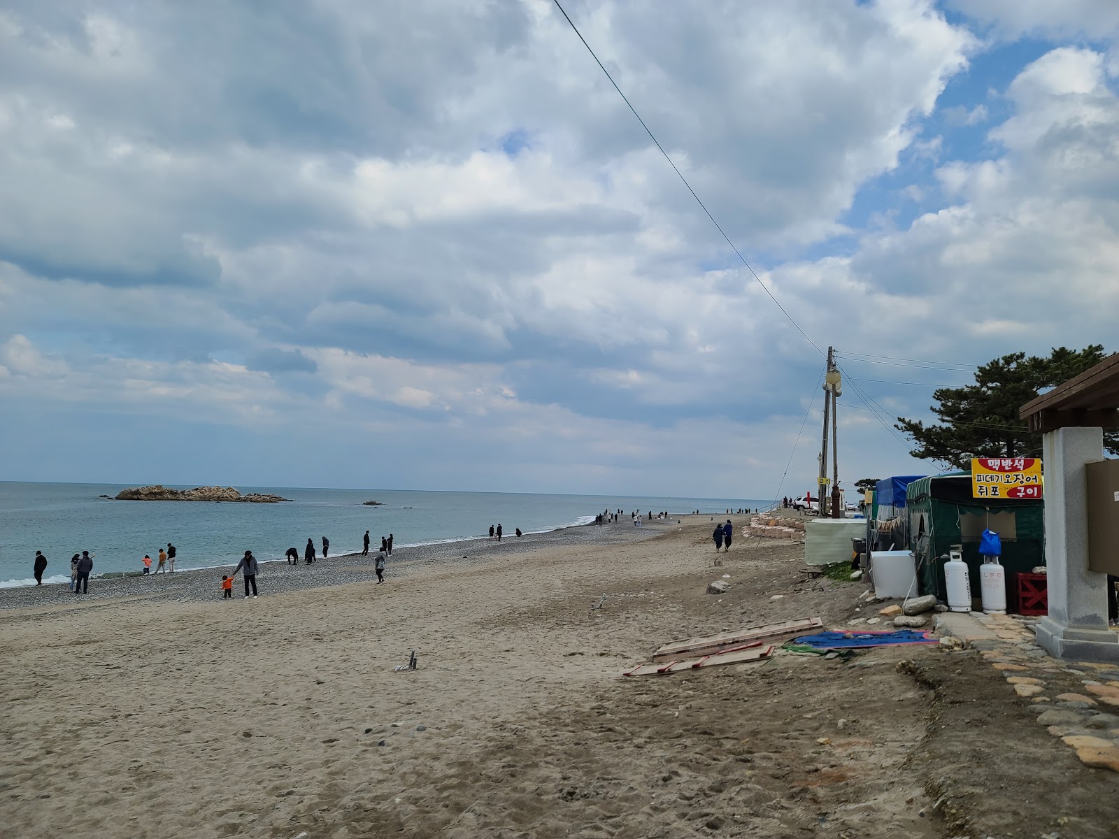 Foto van Bonggil Beach - populaire plek onder ontspanningskenners