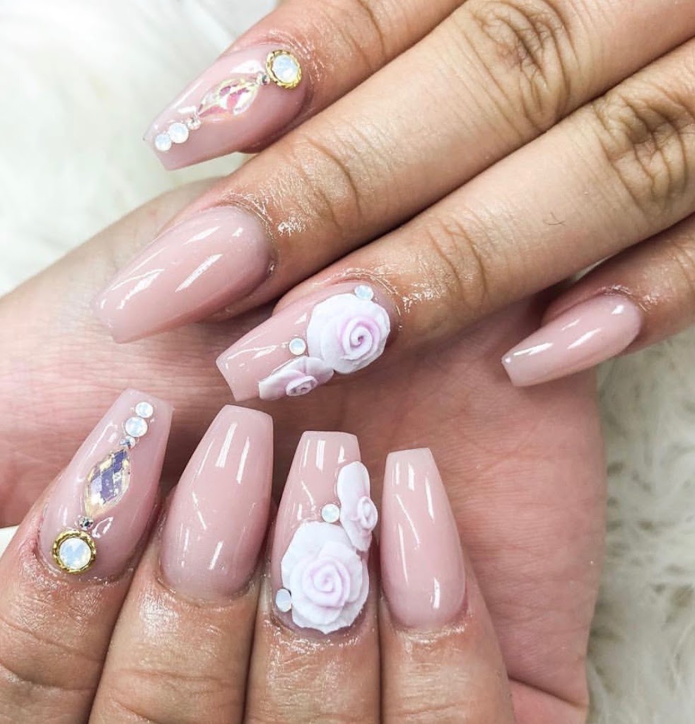 Pinky's Nails 1 08234