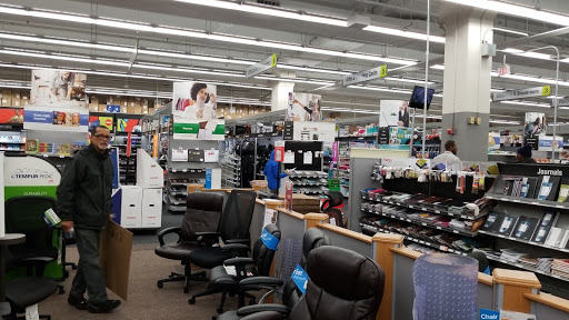 Office Supply Store «Staples», reviews and photos, 2950 Belcrest Center Dr, Hyattsville, MD 20782, USA