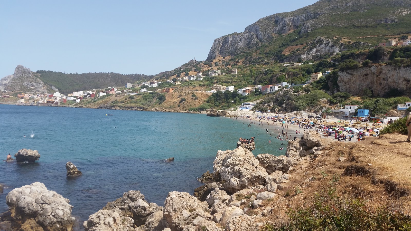 Foto de Playa Belyounech com areia brilhante superfície