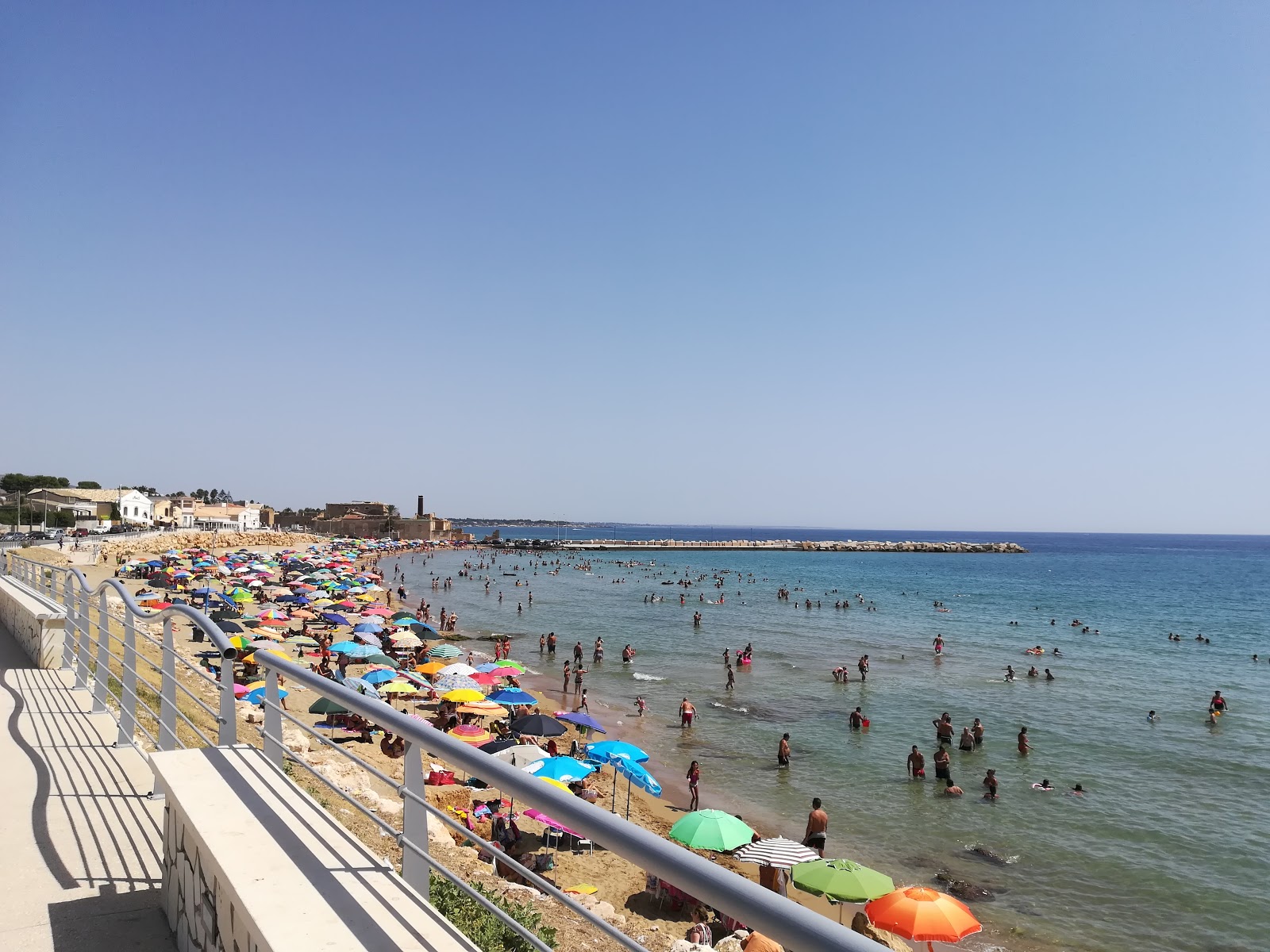 Spiaggia Di Avola'in fotoğrafı - rahatlamayı sevenler arasında popüler bir yer