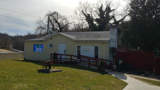 Grocery Store «River country store (live bait sold here )», reviews and photos, 2142 Mission Rd, Harpers Ferry, WV 25425, USA