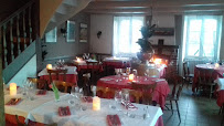 Atmosphère du AUBERGE DU VAL DE RANCE (restaurant) à Saint-Samson-sur-Rance - n°1