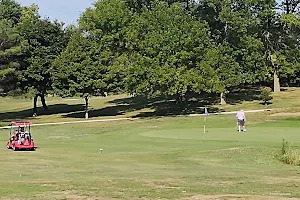 Oak Hills Par 30 Public Golf Course image