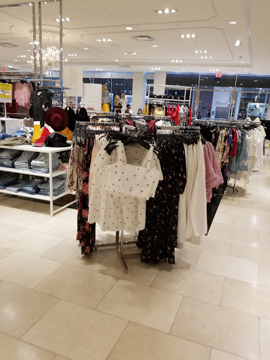 Clothing Store «Forever 21», reviews and photos, 1 Garden State Plaza Blvd, Paramus, NJ 07652, USA