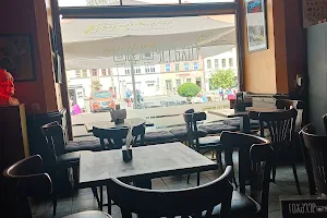 roxanne café & bar image