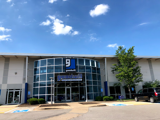 Thrift Store «Goodwill Retail Store of Chesterfield – The Valley», reviews and photos, 17355 Edison Ave, Chesterfield, MO 63005, USA