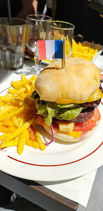 Hamburger du Restaurant français L'Anvers du Décor à Paris - n°9