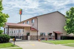 Super 8 by Wyndham Normal Bloomington image