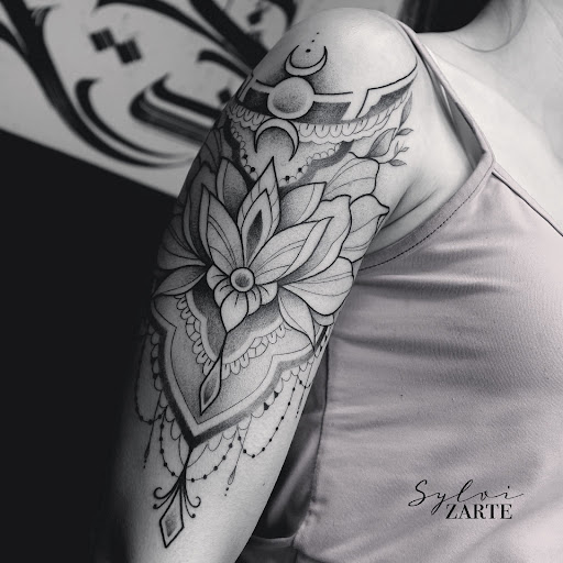 Laude Tattoo Art: Estudio de Tatuaje en Móstoles, Piercing y microblading