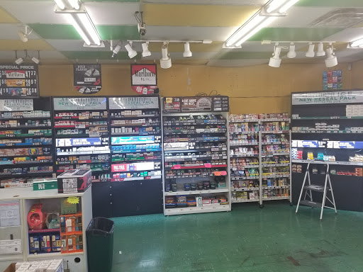 Tobacco Shop «Discount Smoke Shop», reviews and photos, 1476 South Dr, St Charles, MO 63303, USA
