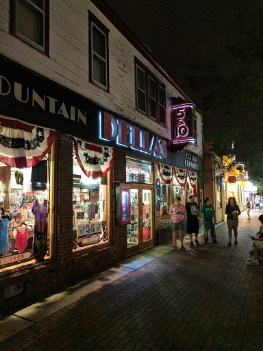 Department Store «Dellas 5 & 10», reviews and photos, 503 Washington St, Cape May, NJ 08204, USA