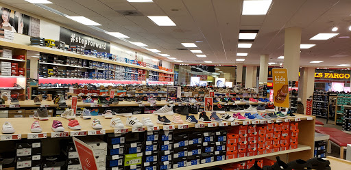 Shoe Store «Famous Footwear», reviews and photos, 831 Lancaster Dr NE, Salem, OR 97301, USA