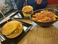 Plats et boissons du Restaurant de hamburgers Burgers & Bagels Lafayette à Lyon - n°2