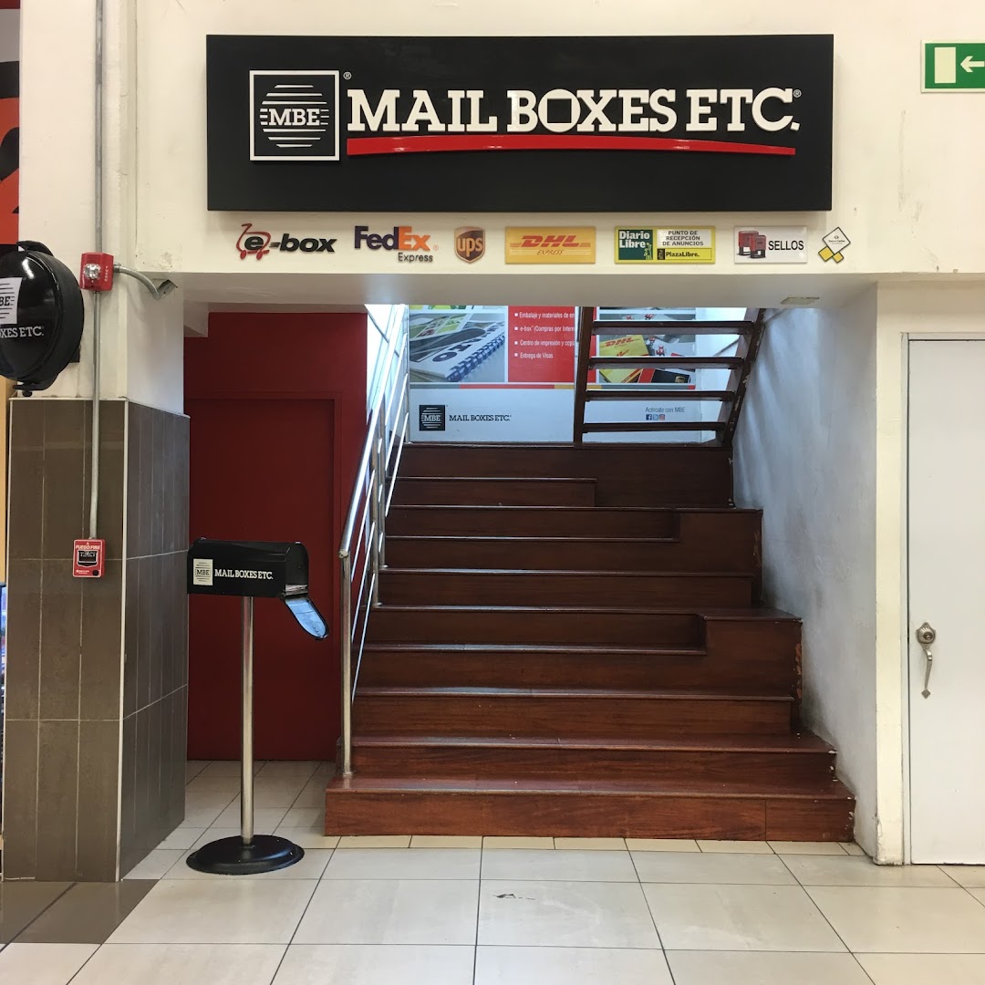 Mail Boxes Etc. - Jumbo Luperón