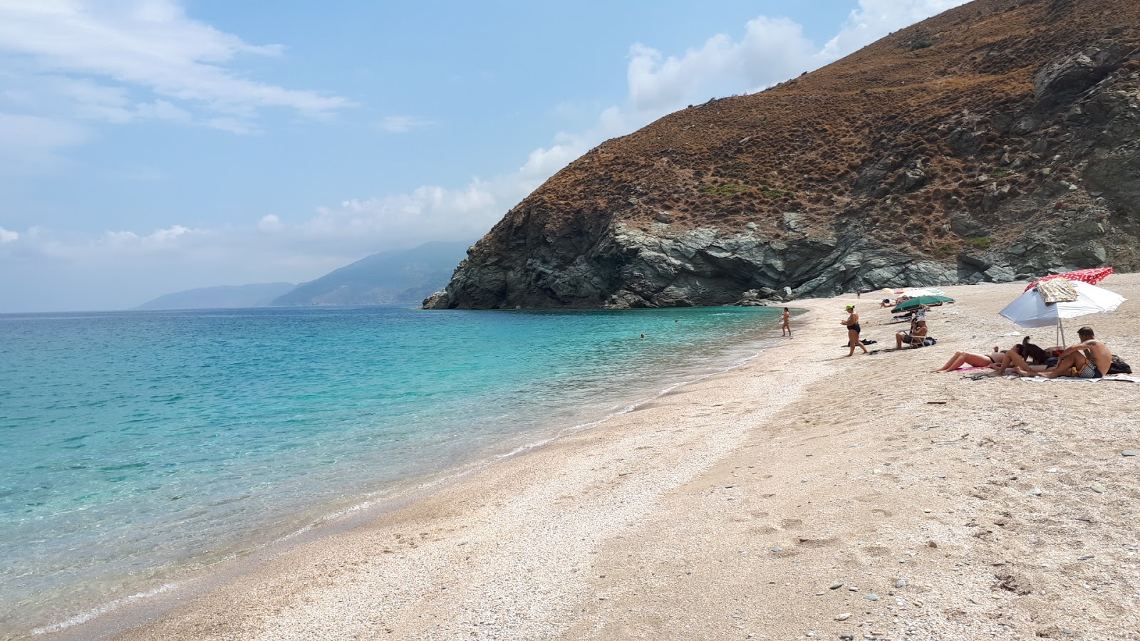 Fotografija Giannitsi beach z lahki fini kamenček površino
