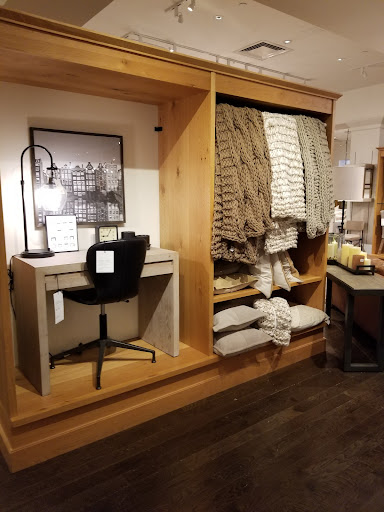 Furniture Store «Pottery Barn», reviews and photos, 358 San Lorenzo Ave #2115, Coral Gables, FL 33146, USA