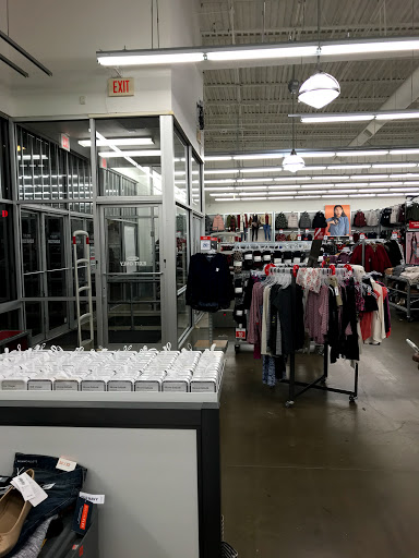 Clothing Store «Old Navy», reviews and photos, 6711 Frontier Dr, Springfield, VA 22150, USA