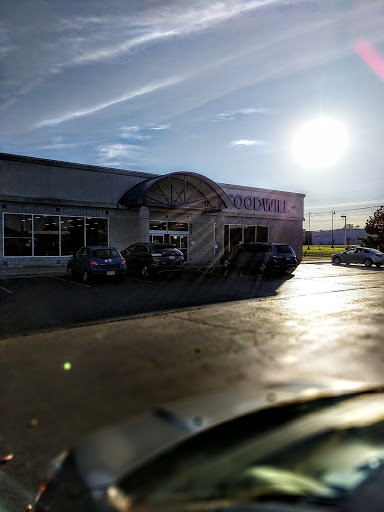 Thrift Store «Goodwill Store and Donation Center - Monona», reviews and photos, 2501 Royal Ave, Monona, WI 53713, USA