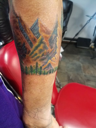 Tattoo Shop «Integrity Tattoos», reviews and photos, 324 N Illinois St, Belleville, IL 62220, USA