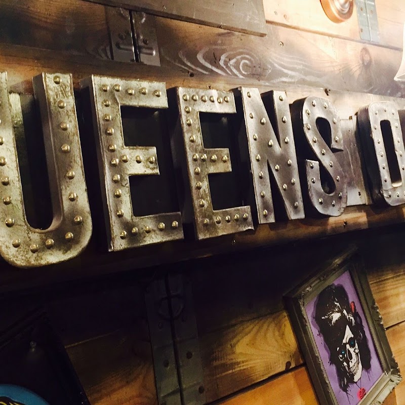 The Queen Crafthouse and Kitchen