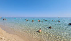 Photo de Spiaggia di Campomarino di Maruggio avec rivage droit, long
