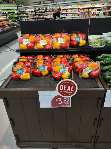 Grocery Store «Lunds & Byerlys Highland Park», reviews and photos, 2128 Ford Pkwy, St Paul, MN 55116, USA