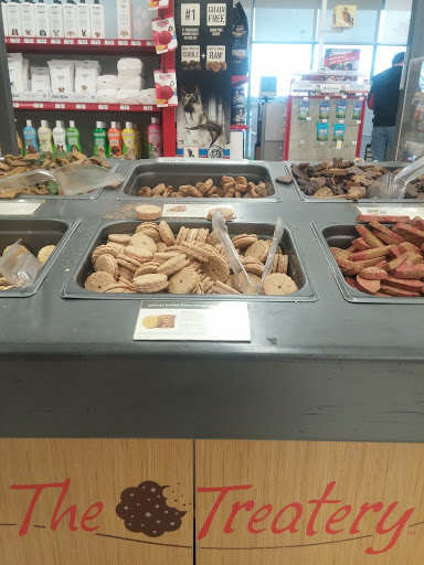 Pet Supply Store «Petco Animal Supplies», reviews and photos, 1524 Old Country Rd, Riverhead, NY 11901, USA