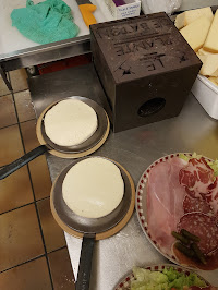 Raclette du Restaurant de fondues Restaurant Le planté du baton à Valloire - n°1