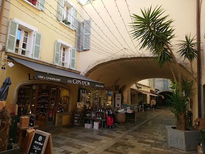 Carrefour City à Hyères